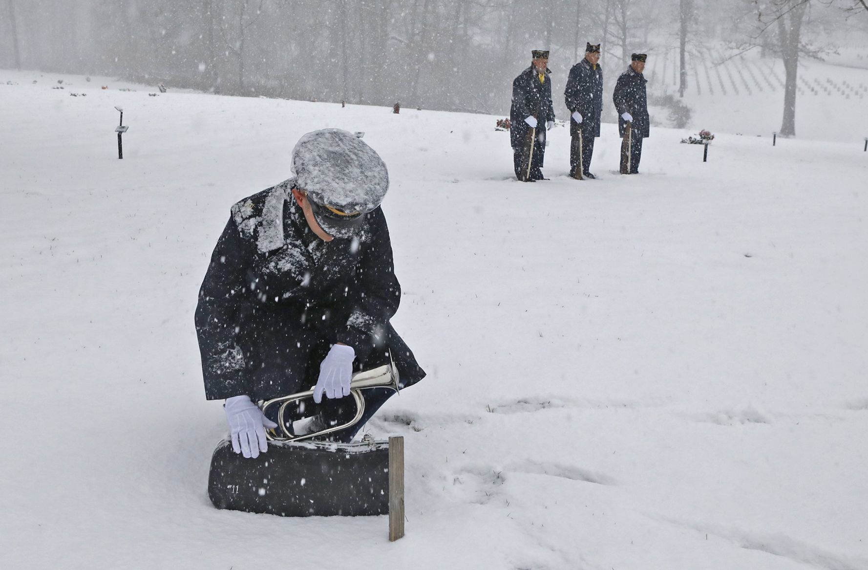 Snow doesn't stop the honoring of veterans